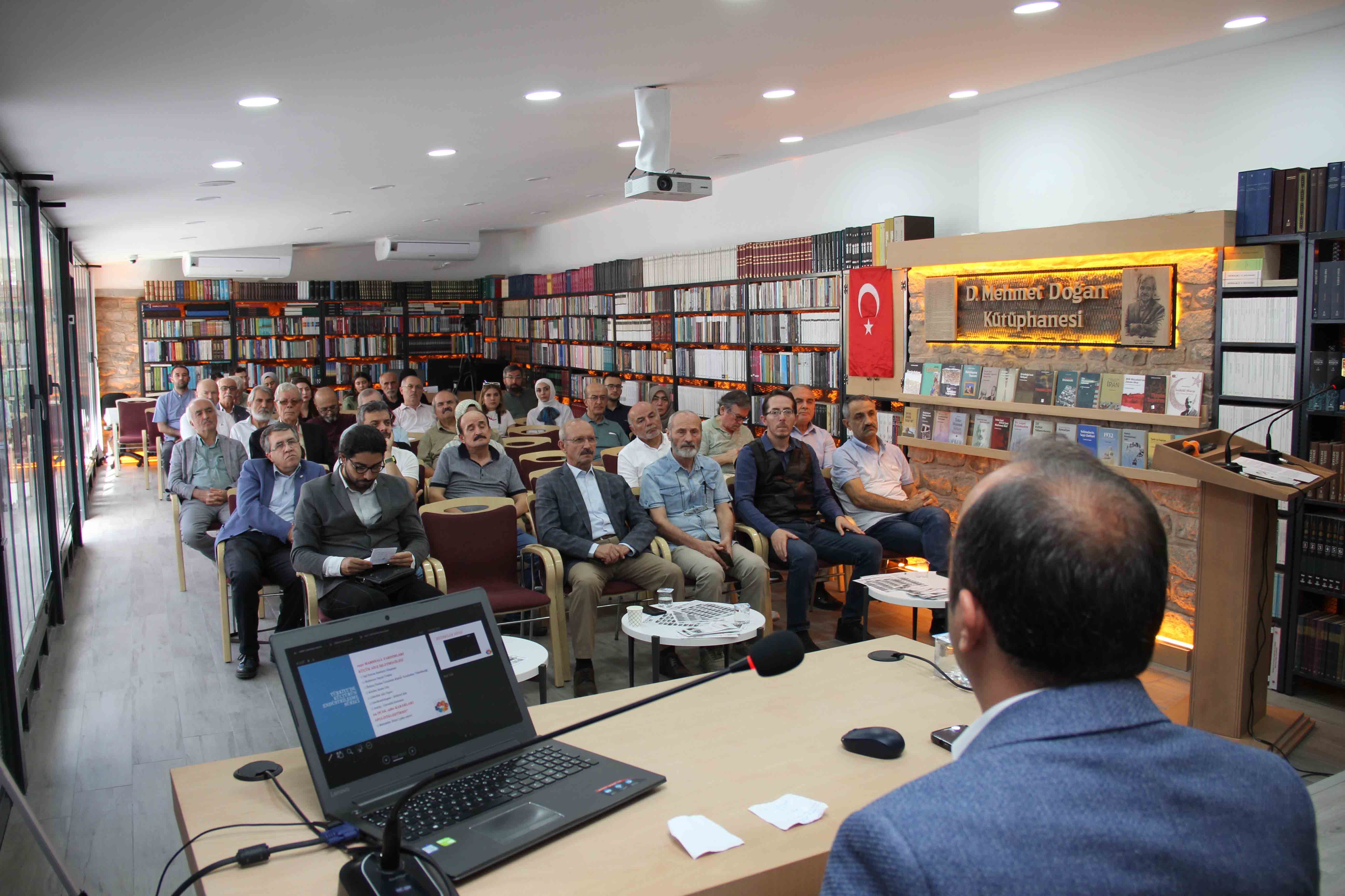 TYB Konya Şubesinde Popüler Kültür ve Medya Okuryazarlığı Konuşuldu